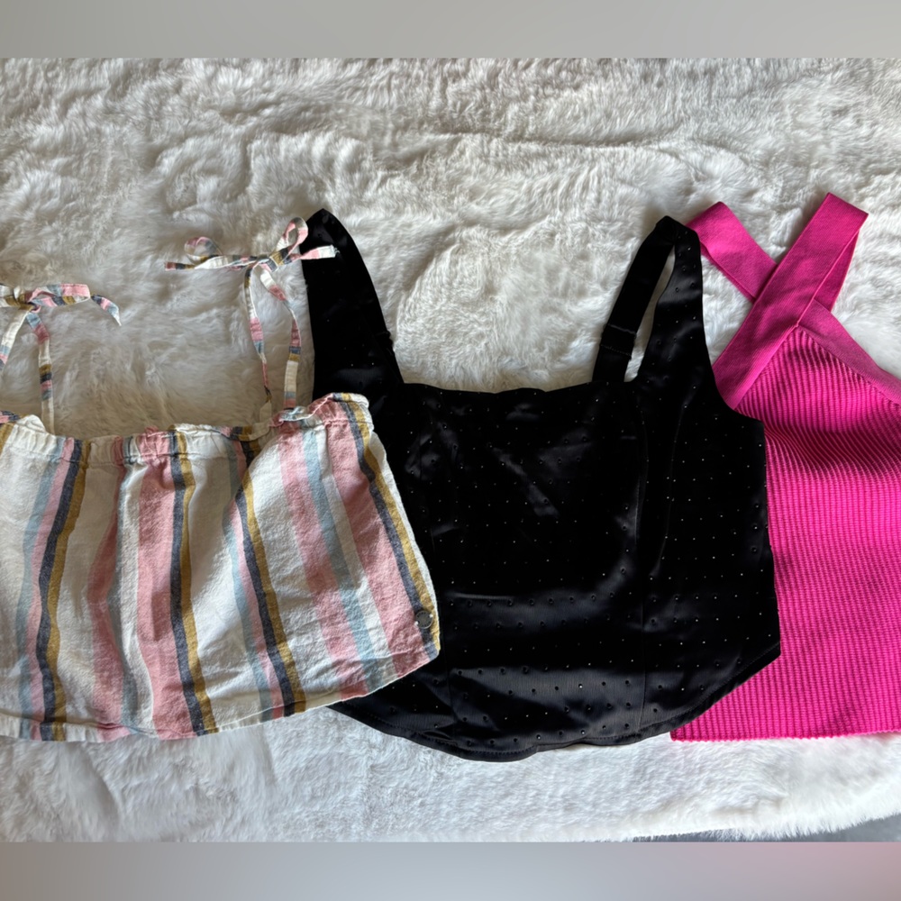 Going Out Tops Trio
